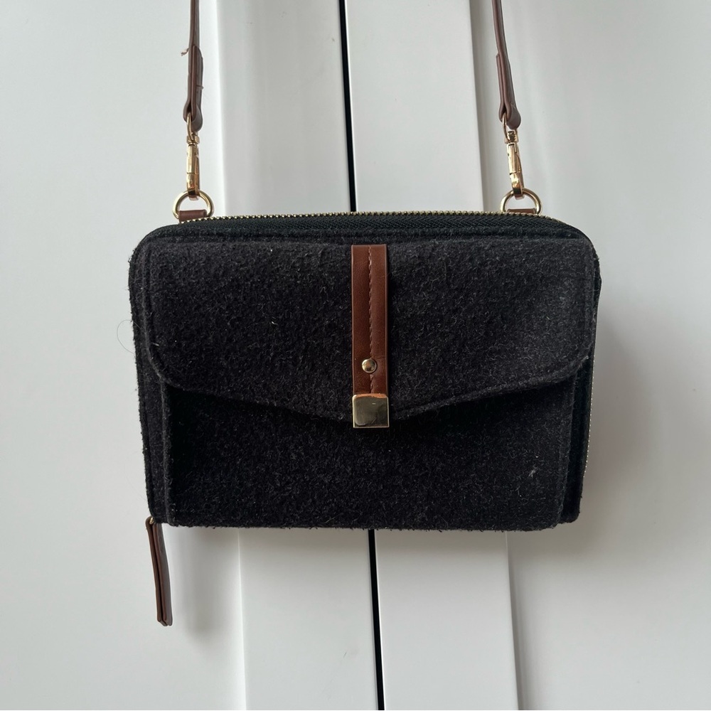 Elegant Black and Brown Crossbody Bag - Picture 2 of 7